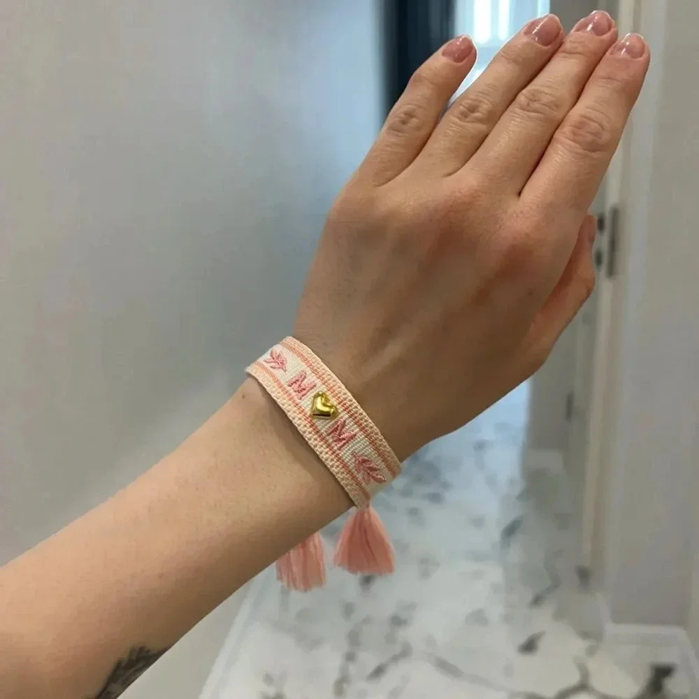 BEST MOM HEART EMBROIDERY BRACELET